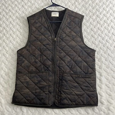 Field & Stream Camo Vest Large Pockets Green Quilted - Image 1 of 4