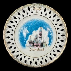 "Plato de recuerdo vintage Disneyland Campanilla de la Bella Durmiente Castillo dorado 6,25""" - Imagen 1 de 3
