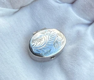 Pastillero pequeño vintage tapa grabada ovalada plata de ley 925 2,4 cm x 2,1 cm - Imagen 1 de 9