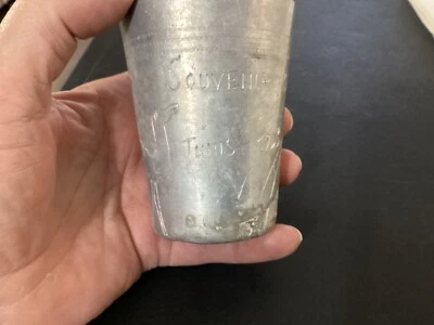 Taza de recuerdo individual de aluminio Foto 1 de 4