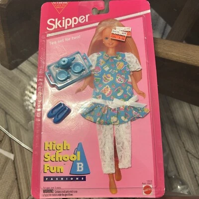NUEVO Juego de té Barbie Skipper 1994 Mattel High School Fun Fashions Foto 1 de 4