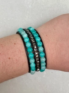 Pulsera de cuentas de piedra turquesa y cristal con dije de plata - Imagen 1 de 6