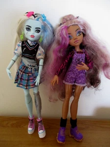 2 MONSTER DOLLS - CLAWDEEN & FRANKIE STEIN WITH ARTICULAED LEG - Picture 1 of 2