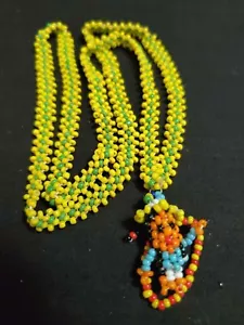 "Figura colgante de cuentas azul y amarillo hecho a mano de 23"" de largo de 1"" x 3/4" - Imagen 1 de 11