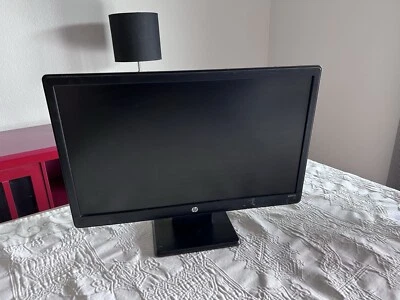 HP W2072a LCD Monitor 20” LED Backlit 1600x900 - Image 1 of 4