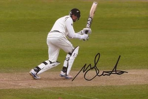 NEW ZEALAND: MITCHELL SANTNER SIGNED 6x4 TEST ACTION PHOTO+COA - Picture 1 of 1