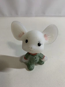 Fenton Weihnachtspyjama Baby Maus zuckergrün bemalt & signiert von D. Cutshaw - Bild 1 von 7
