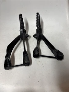 07-08 Kawasaki Ninja Zx-6r Zx6r Passenger Footpeg Peg Bracket Left Right - Bild 1 von 3