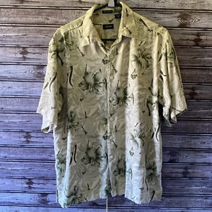 Izod Men's Short-Sleeved Button-Down Shirt Size M Floral Hawaiian 100% Silk - Picture 1 of 4