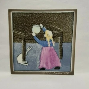 Heljä Liuokko-Sundström Square wall plate Small Girl and a Rabbit Arabia Finland - Picture 1 of 2