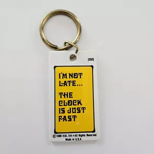 Llavero vintage I'm Not Late the Clock is Just Fast 1988 H & L Ent divertido años 80 - Imagen 1 de 7