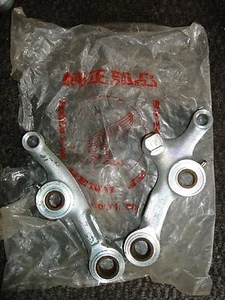 HONDA NOS OEM LEFT RIGHT FRONT SUSPENSION FORK PIVOT ARM ARMS CA100 CA110 CA105 - Imagen 1 de 3