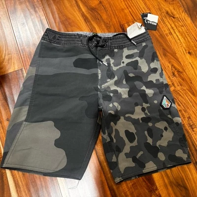 VOLCOM MEN CAMOFLAGE BLACK BOARD SHORTS SIZE 27 NEW NWT - Image 1 of 4