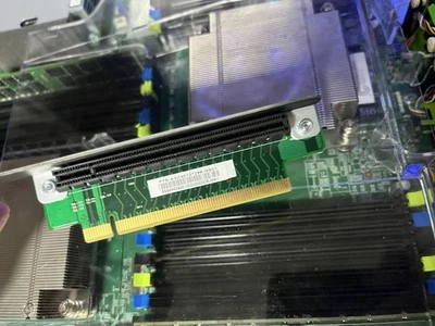 Fujitsu Primergy RX200 S7 - Bild 1 von 4