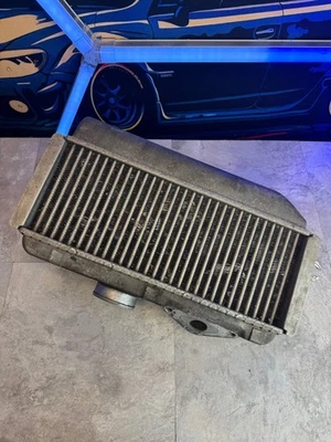 Intercooler de montaje superior Subaru OEM con tubo en Y para 02-07 Subaru Impreza WRX Foto 1 de 4