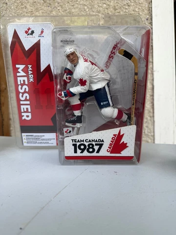 Team Canada Mark Messier Legends McFarlane White Jersey Cover