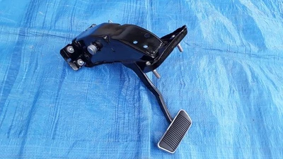 FORD.65,66 MUSTANG. MONTAJE PEDAL FRENO TRANSMISIÓN AUTOMÁTICA RECONSTRUIDO. Foto 1 de 4