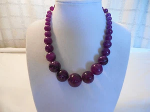 Vintage marble plastic purple beaded necklace 16" - Picture 1 of 3