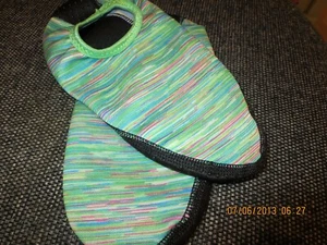 BEACH SOCKS--RUBBER SOLE--SIZE 5--NON SLIP--#Y19A-18 - Picture 1 of 24