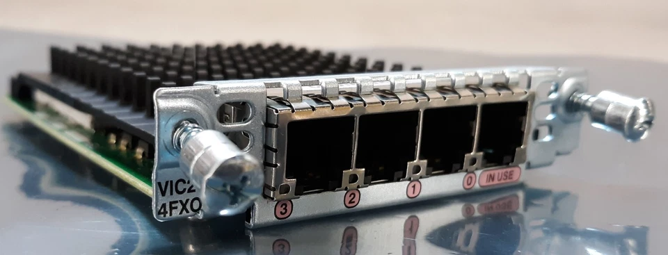 Cisco VIC2-4FX0 4-Port Voice Interface Card - Image 1 of 4