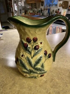 Berry pitcher - Picture 1 of 2