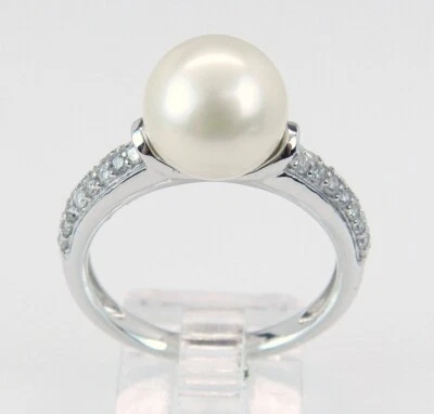 Anillo de compromiso de perlas naturales de corte redondo de 3 quilates enchapado en oro blanco de 14 quilates Foto 1 de 4