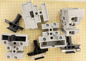 3 Way 16A 4mm2 Fused 1" or 1¼" x ¼" Earthed Terminal Block 500V Metway 1003SI03E - Picture 1 of 2