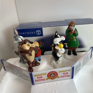 Dept 56 Christmas Village Looney Tunes Film Festival #54983 Bugs Bunny Sylvester - Picture 1 of 18