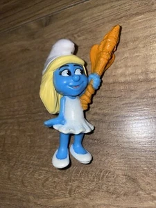 2013 McDonalds The Smurfs 2 Film - Schlumpfette hält Stab - Happy Meal Figur Spielzeug - Bild 1 von 2