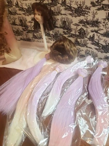 Posten Verkauf von Acryl Perücken und Fantasy Haarschüssen für Haarverlängerung oder BJT PUPPEN - Bild 1 von 9