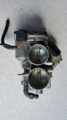 Cadillac CTS 2003/04 carrocería del acelerador del motor 3,2 V6 OEM. Foto 1 de 4