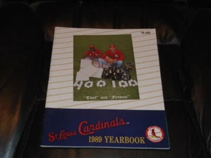 1989 ST. LOUIS CARDINALS BASEBALL YEARBOOK  NEAR MINT - Picture 1 of 2