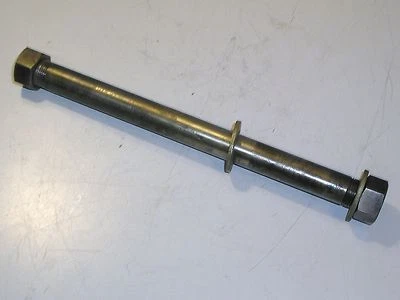 Husaberg FE 350 501 1995 eje de rueda trasera usado y tuercas FE350 FE501 Enduro Berg Foto 1 de 3