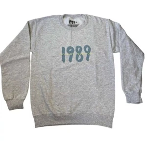 Sudadera Taylor Swift 1989 Spotify Gris Crew Talla Pequeña Nueva En Paquete Sellado - Imagen 1 de 6