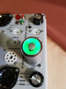 6E5 Abstimmanzeigeröhre / Magisches Auge von RFT NEU - Bild 1 von 7