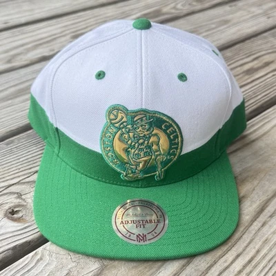 Chapéu Snapback Masculino Mitchell & Ness NBA Boston Celtics Verde/Branco/Dourado - Imagem 1 de 4
