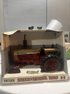 International 1/16 scale 1026 Golden Demonstrator MADE IN USA Diecast - Picture 1 of 4