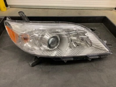 RH HEADLIGHT 2018 - 2020 TOYOTA SIENNA ( 81110-08061 ) - Image 1 of 4