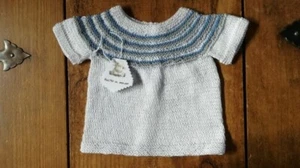 Jersey bebé. Hecho a mano. Realizado en perlé blanco con grecas. 0-3 meses - Imagen 1 de 2