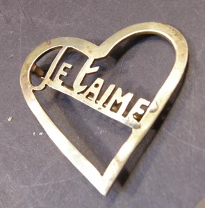 VINTAGE HANDGEFERTIGTE MESSING CUT OUT HERZ BROSCHE ANSTECKNADEL "JE T'AIME" I LOVE YOU AUF FRANZÖSISCH - Bild 1 von 16