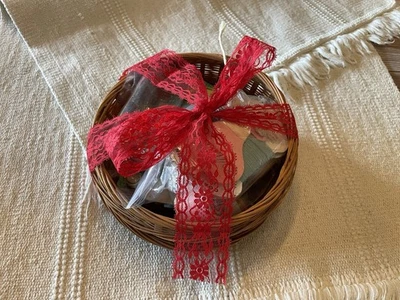 Cesta de costura japonesa vintage y suministros de costura Foto 1 de 4