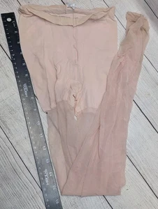 Nice Vintage Hanes Silk Reflections CD 48-771 Pink Sheer Pantyhose  - Picture 1 of 5