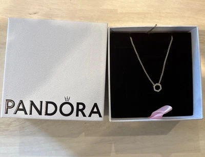 AUTÉNTICO Collar Pandora Plata Brillante Panal Hexágono Collar 398787C01 Foto 1 de 4