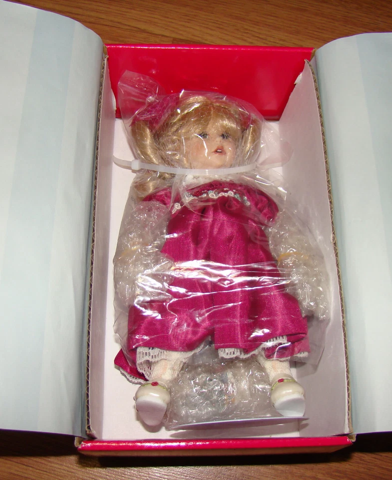 Marie Osmond Helena Tiny Tot Porcelain Doll C24782