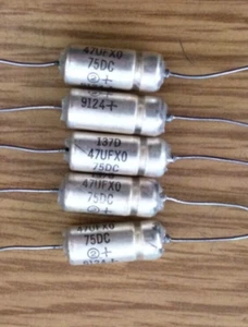 5 NOS Sprague 47uF mf 75V ASSIALE ARGENTO TANTALIO CONDENSATORE ELETTROLITICO 137D - Foto 1 di 2