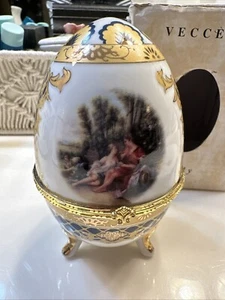 Vecceli Italy Porcelain Egg Footed Trinket Box Hinged Ladies Gold Detail - Picture 1 of 13