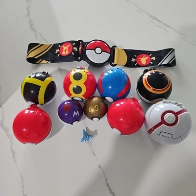 Lote de 11 Pokeballs Vacías Tomy Pokemon 1 Lanzamiento N' Pop 1 Mini Figura Golduck 1 Cinturón Foto 1 de 2
