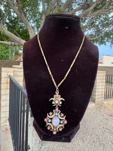 Collar colgante aspecto renacentista perlas de imitación y ópalo tono dorado celeste COMO ESTÁ - Imagen 1 de 6