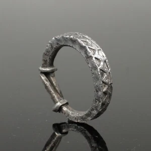 WONDERFUL ANCIENT VIKING SILVER RING - CIRCA 9th/10th CENTURY (9323) - Picture 1 of 5