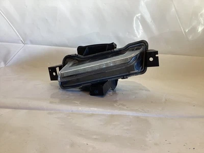 Левый противотуманный фонарь 2016–2018 Chevrolet Camaro ДЕТАЛЬ NO84041477 от оригинального производителя - Изображение 1 из 4